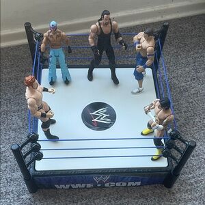 WWE Wrestling Ring with 5 Action Figures